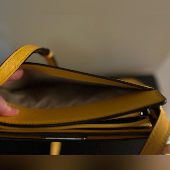 Calvin Klein cross body purse. Excellent condition. Hardly used. Yellow. - Picture 6 of 6